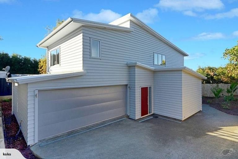 Photo of property in 557c Glenfield Road, Glenfield, Auckland, 0629