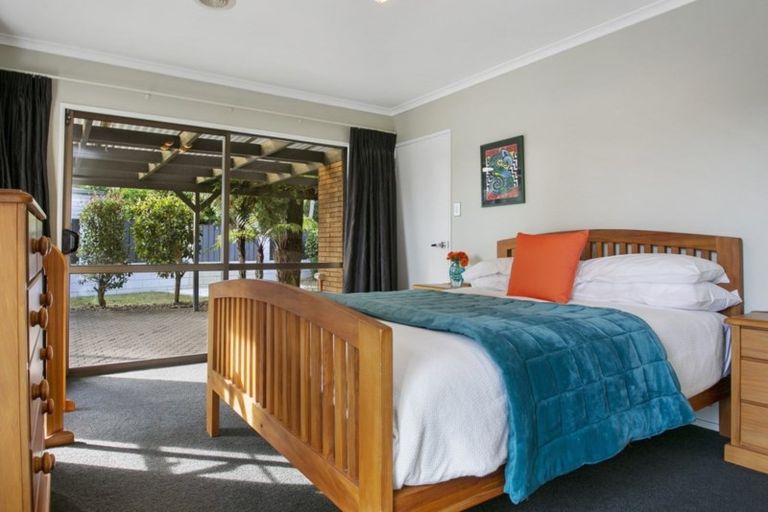 Photo of property in 262 Shakespeare Street, Leamington, Cambridge, 3432