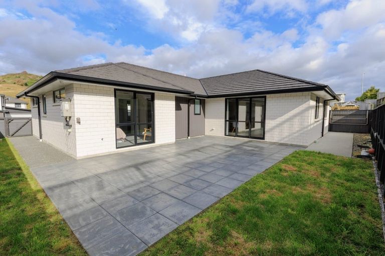 Photo of property in 121 Melksham Drive, Churton Park, Wellington, 6037