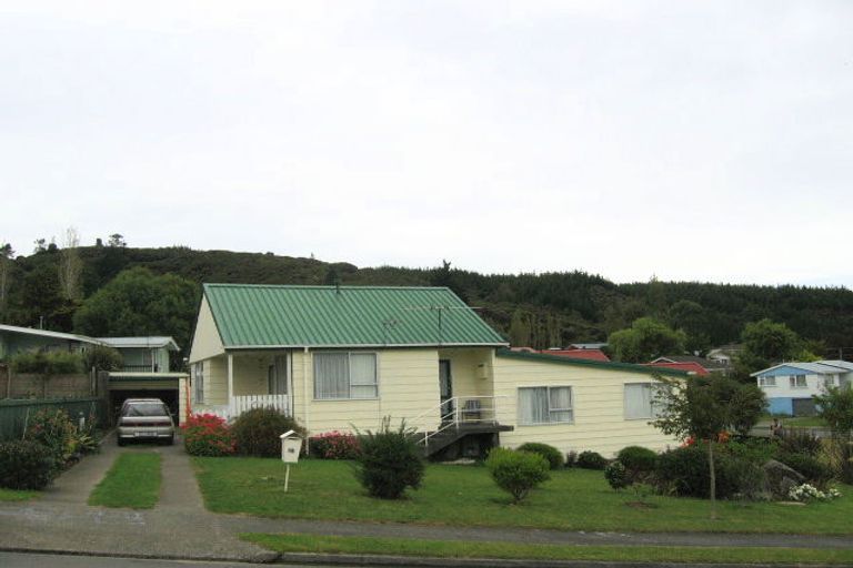 Photo of property in 15 Edelweiss Grove, Timberlea, Upper Hutt, 5018