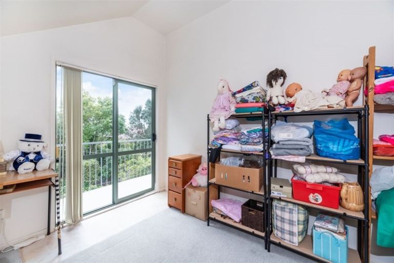 Photo of property in 10/485 Don Buck Road, Massey, Auckland, 0614