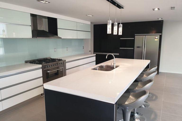 Photo of property in 36 Borneo Drive, Fairview Heights, Auckland, 0632