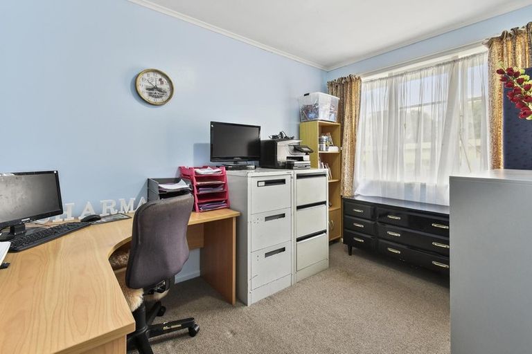 Photo of property in 43 Eddowes Street, Manurewa, Auckland, 2102