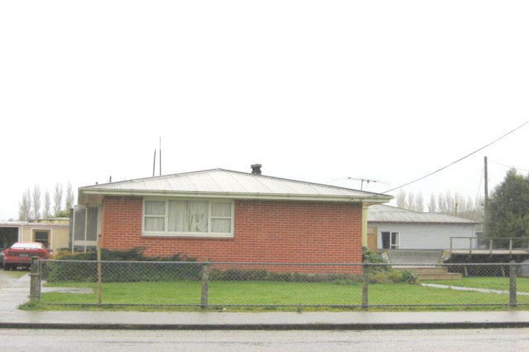 Photo of property in 46 Seaward Road, Edendale, 9825