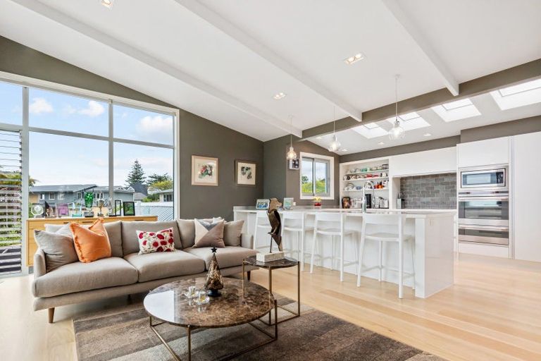 Photo of property in 6 Pleasant Place, Mellons Bay, Auckland, 2014