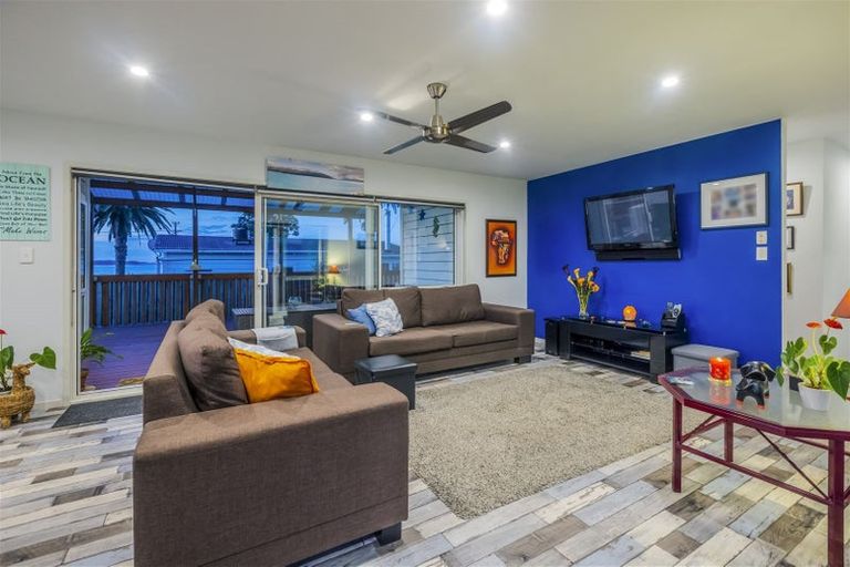 Photo of property in 3 Karaka Road, Kawakawa Bay, Papakura, 2585