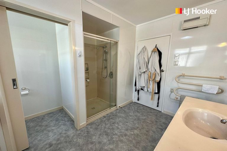 Photo of property in 15 Pioneer Crescent, Helensburgh, Dunedin, 9010