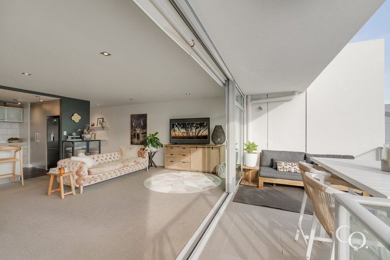 Photo of property in Palm Cove Apartments, 201/6 Tawa Street, Mount Maunganui, 3116