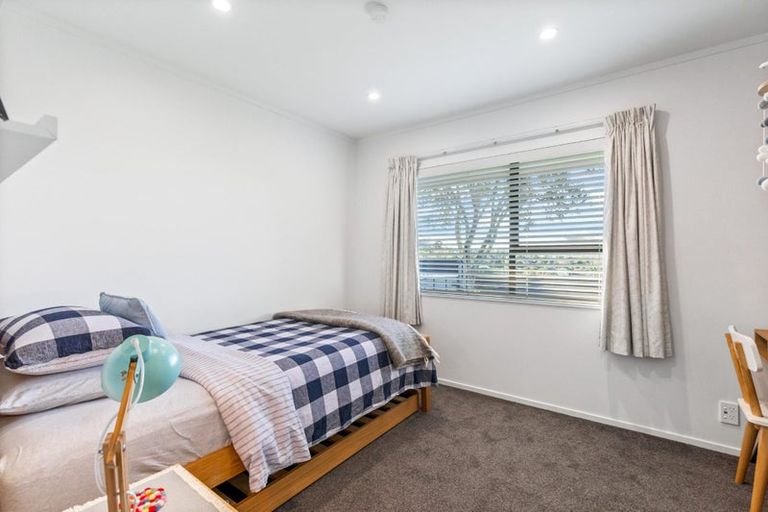 Photo of property in 22 Matisse Drive, West Harbour, Auckland, 0618