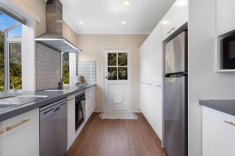 Photo of property in 3 Laingrange Place, Laingholm, Auckland, 0604