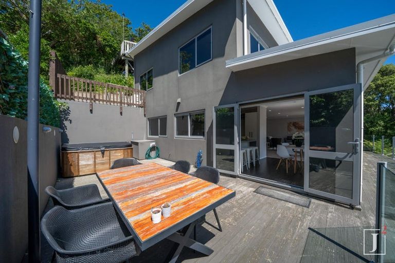 Photo of property in 19 Court Road, Tawa, Wellington, 5028