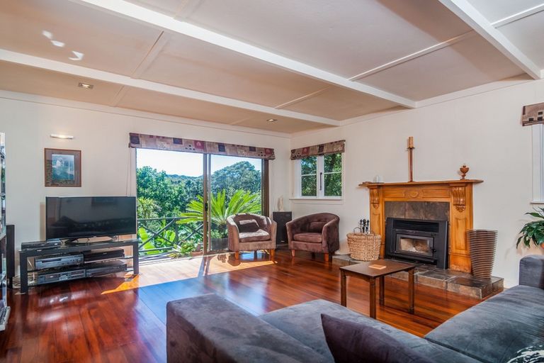 Photo of property in 165 Laingholm Drive, Laingholm, Auckland, 0604