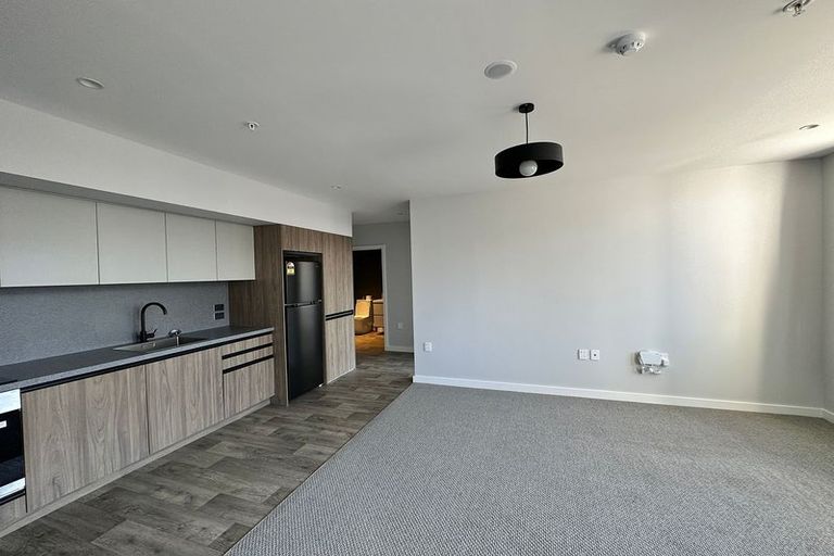 Photo of property in Unit 106,l1, 106/14 Laings Road, Hutt Central, Lower Hutt, 5010
