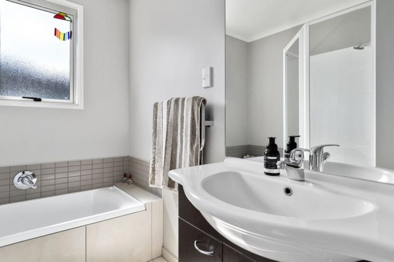 Photo of property in 92 Landing Drive, Pyes Pa, Tauranga, 3112