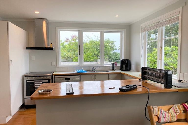 Photo of property in 20 Taipari Road, Te Atatu Peninsula, Auckland, 0610