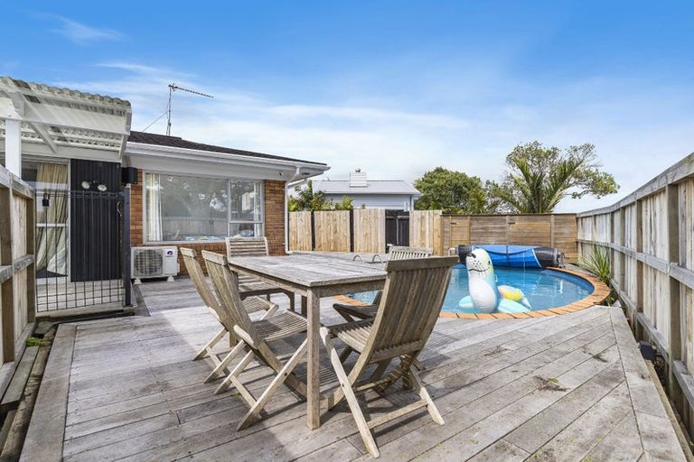 Photo of property in 1/33 Bramley Drive, Farm Cove, Auckland, 2012