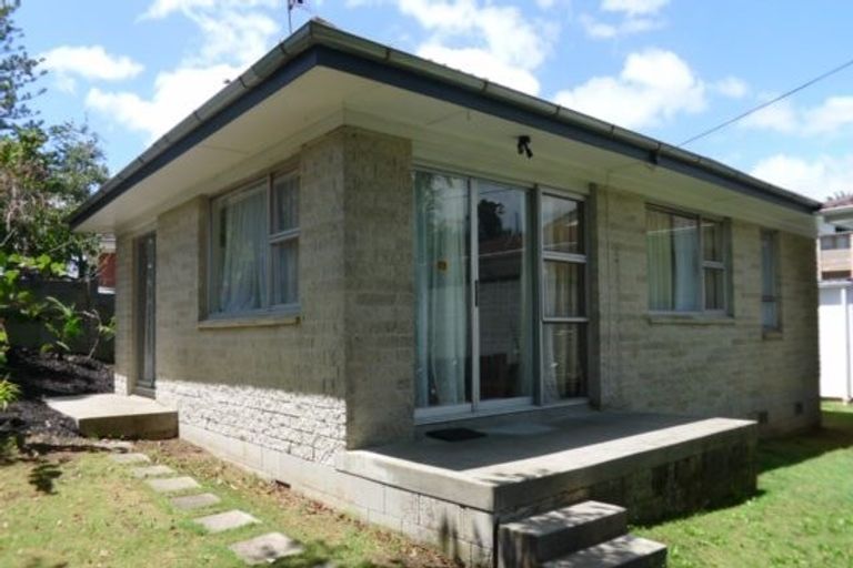 Photo of property in 1/1 Hastie Avenue, Mangere Bridge, Auckland, 2022