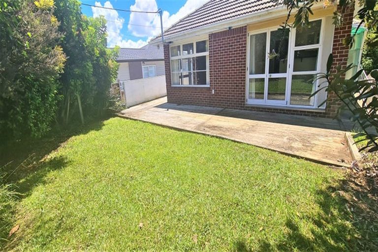 Photo of property in 21 Olsen Avenue, Hillsborough, Auckland, 1042