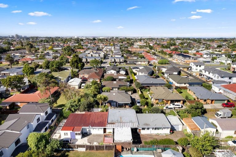 Photo of property in 2/11 Overton Road, Papatoetoe, Auckland, 2025