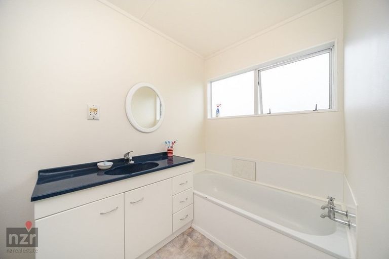 Photo of property in Charleville Court, 1/225 Ruahine Street, Roslyn, Palmerston North, 4414