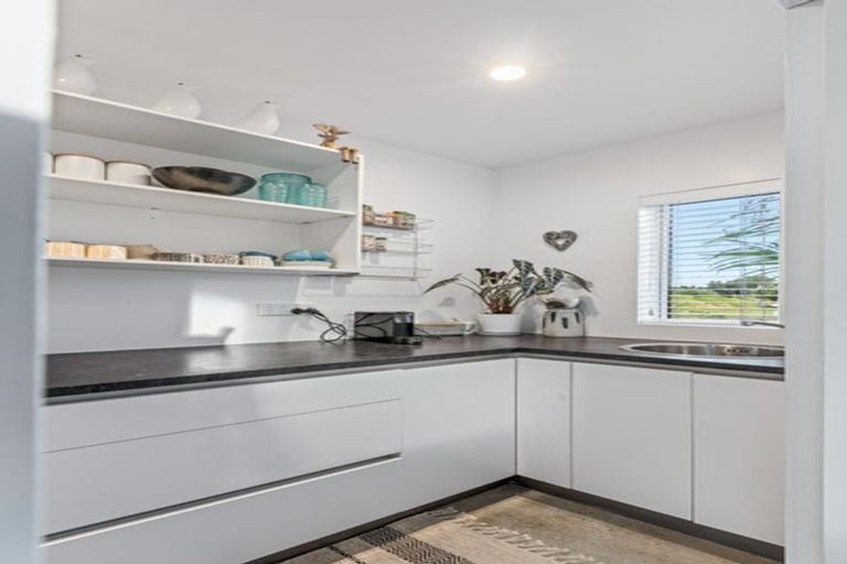 Photo of property in 2 Taimoana Close, Mangawhai Heads, Mangawhai, 0505