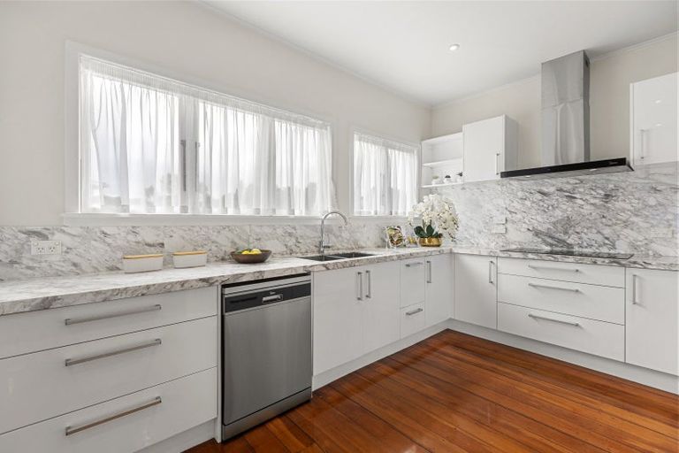 Photo of property in 1042 Great North Road, Point Chevalier, Auckland, 1022