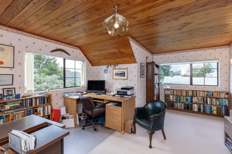 Photo of property in 2 Lavinia Grove, Waikanae Beach, Waikanae, 5036