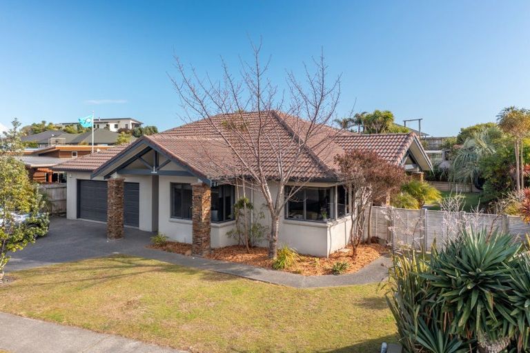 Photo of property in 71 Hillcrest Road, Raumati Beach, Paraparaumu, 5032