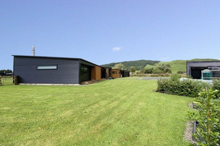 Photo of property in 152 Gladstone Road, Levin, 5571