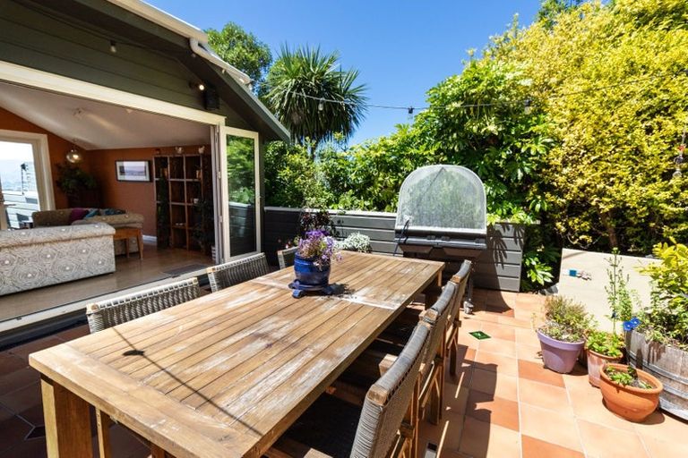 Photo of property in 16 Fortunatus Street, Brooklyn, Wellington, 6021