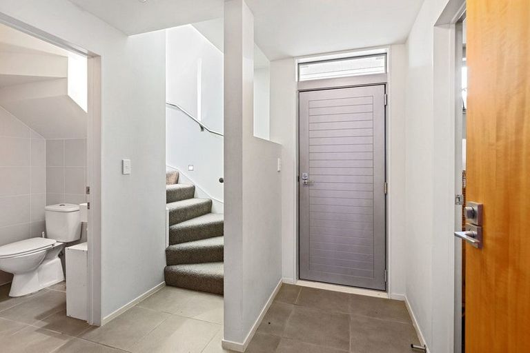 Photo of property in 2/35 Victoria Road, Mount Maunganui, 3116
