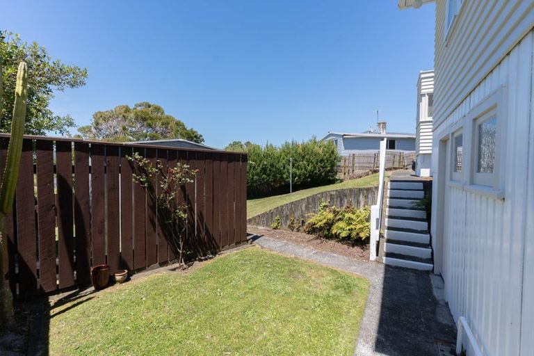 Photo of property in 28 Franklyn Road, Tawa, Wellington, 5028