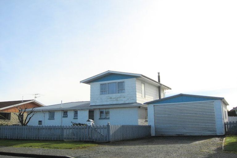Photo of property in 8 Grange Street, Winton, 9720