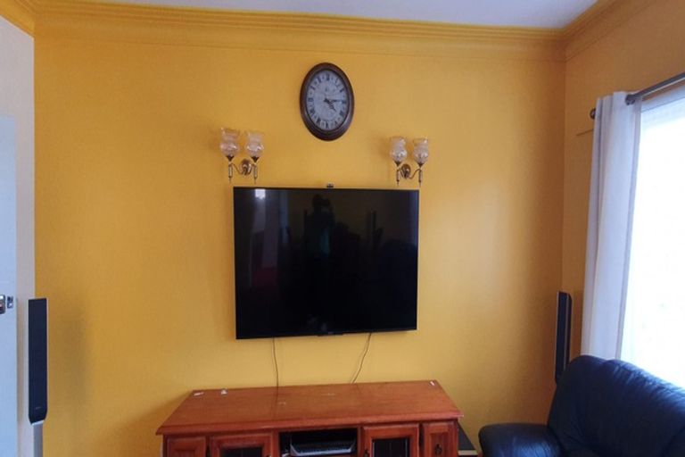 Photo of property in 385 West Coast Road, Glen Eden, Auckland, 0602