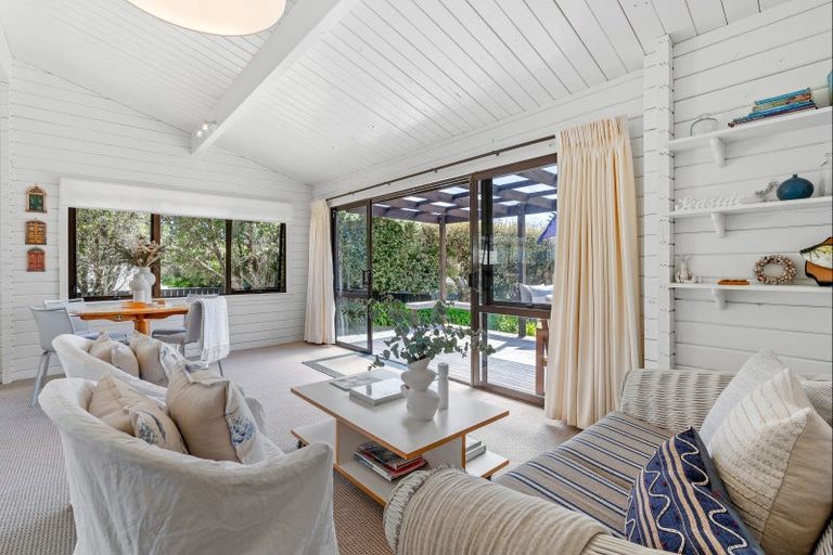 Photo of property in 15 St Anne Place, Omaha, 0986