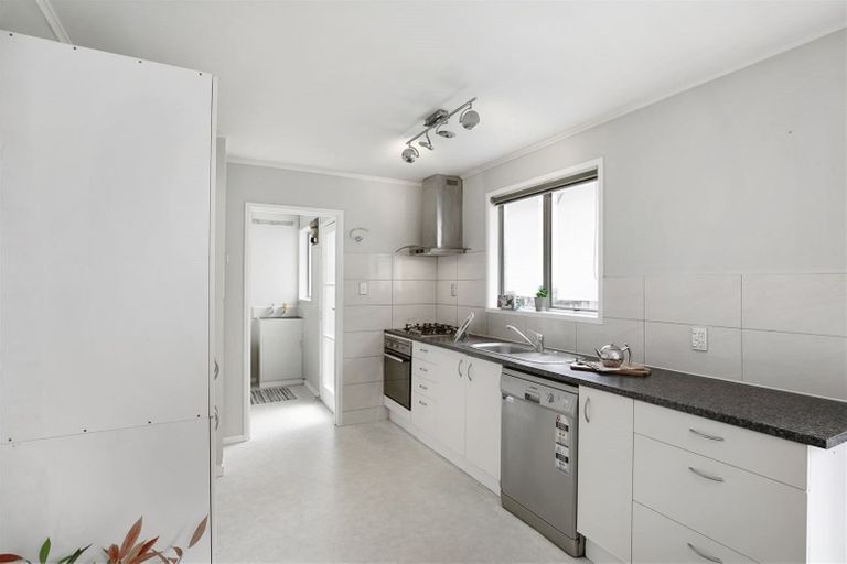 Photo of property in 1/21 Laurina Road, Sunnynook, Auckland, 0620