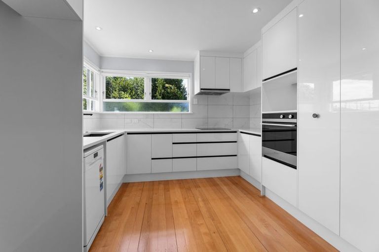 Photo of property in 77 Avonleigh Road, Green Bay, Auckland, 0604