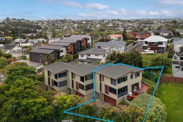 Photo of property in 3/71 Pupuke Road, Northcote, Auckland, 0627