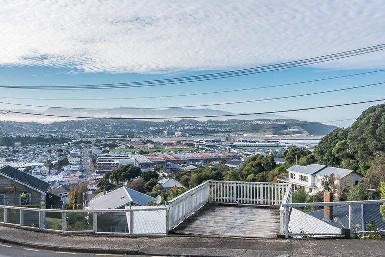 Photo of property in 92 Duncan Terrace, Kilbirnie, Wellington, 6022