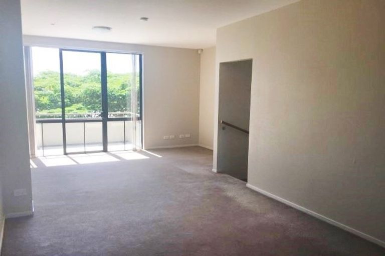 Photo of property in 4 Opito Way, East Tamaki, Auckland, 2013