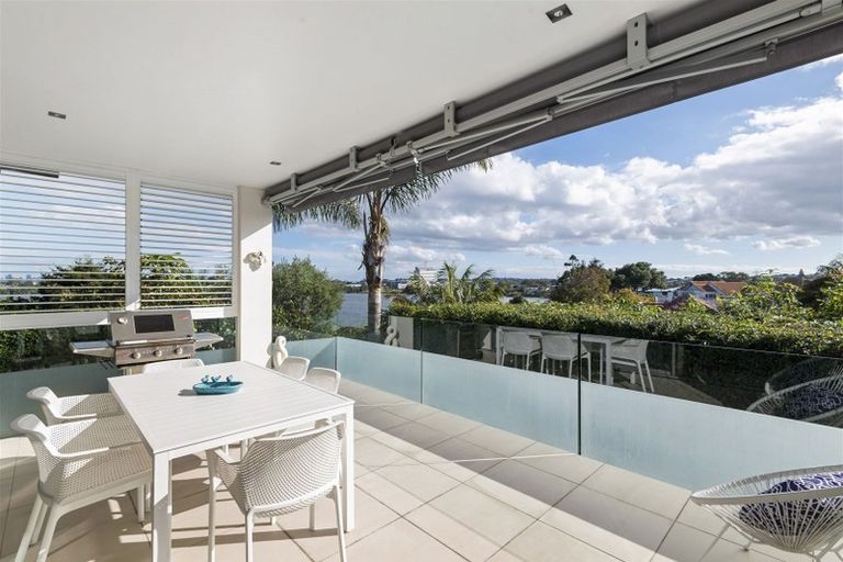 Photo of property in 17a Dodson Avenue, Milford, Auckland, 0620