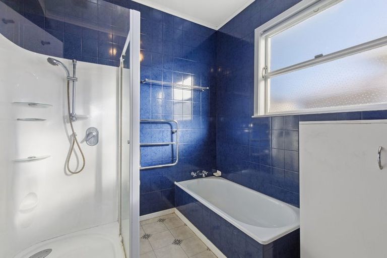 Photo of property in 64 Cambridge Terrace, Waterloo, Lower Hutt, 5011