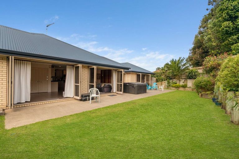 Photo of property in 5 Ernest Shackleton Place, Waiuku, 2123