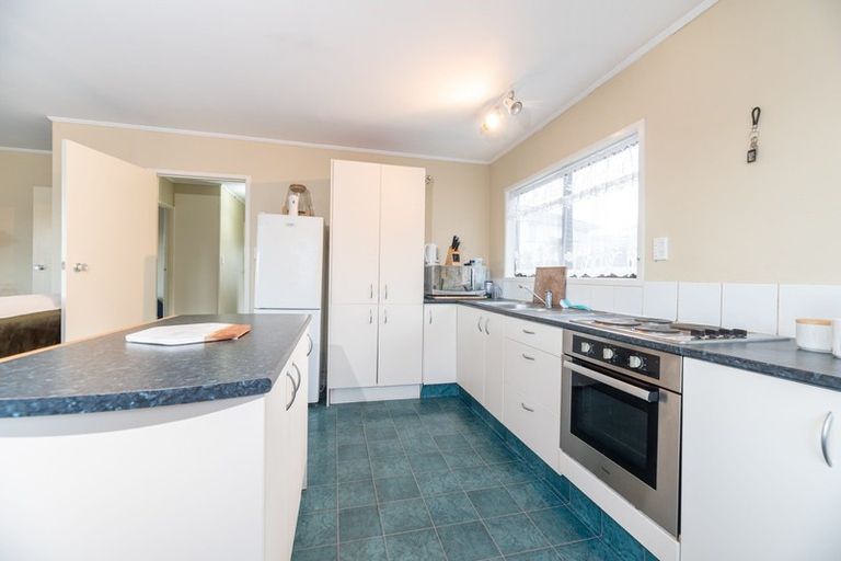 Photo of property in 60 West Harbour Drive, West Harbour, Auckland, 0618