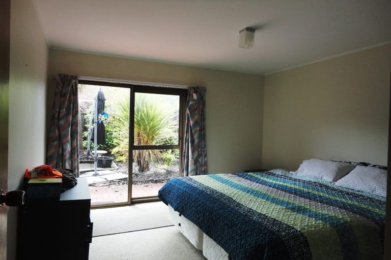 Photo of property in 2/76 Wellington Street, Howick, Auckland, 2014