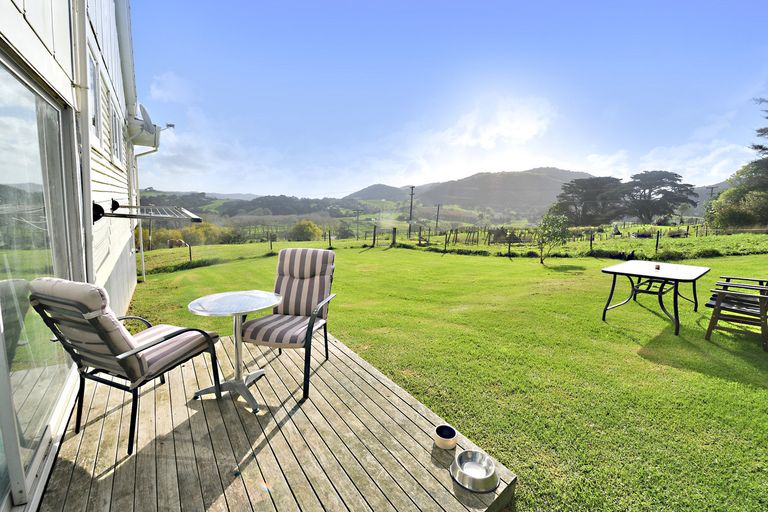 Photo of property in 6b Mountain Road, Kaiwaka, Maungaturoto, 0587