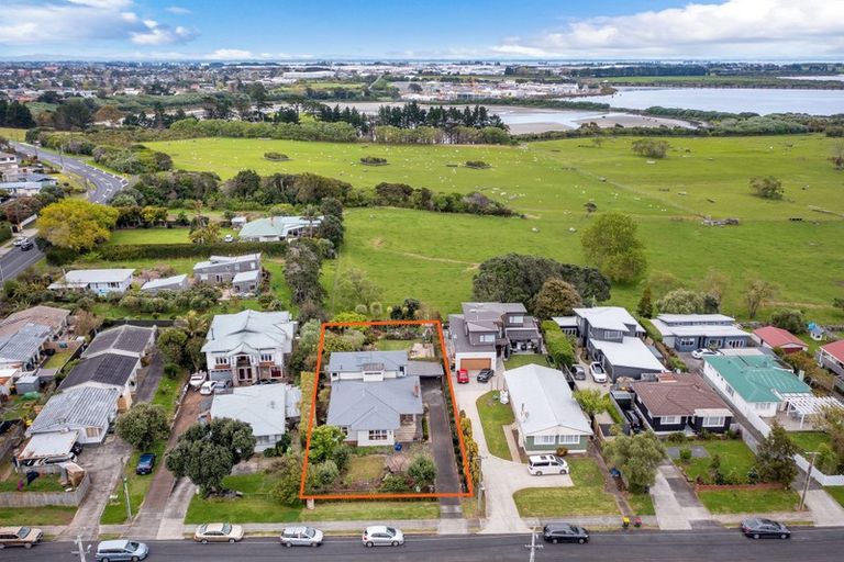 Photo of property in 8 Wellesley Road, Mangere Bridge, Auckland, 2022