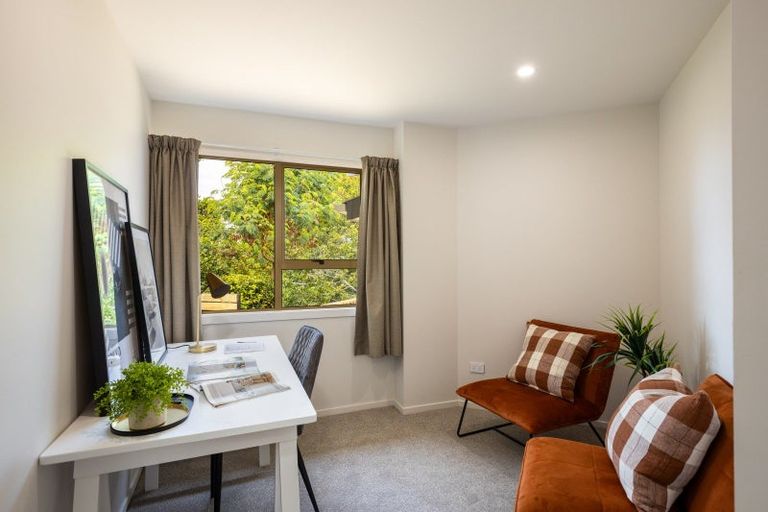 Photo of property in 9 Fairview Place, Westown, New Plymouth, 4310