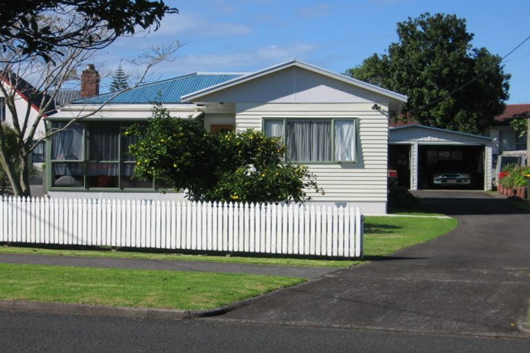 Photo of property in 35 Fairview Road, Papatoetoe, Auckland, 2025