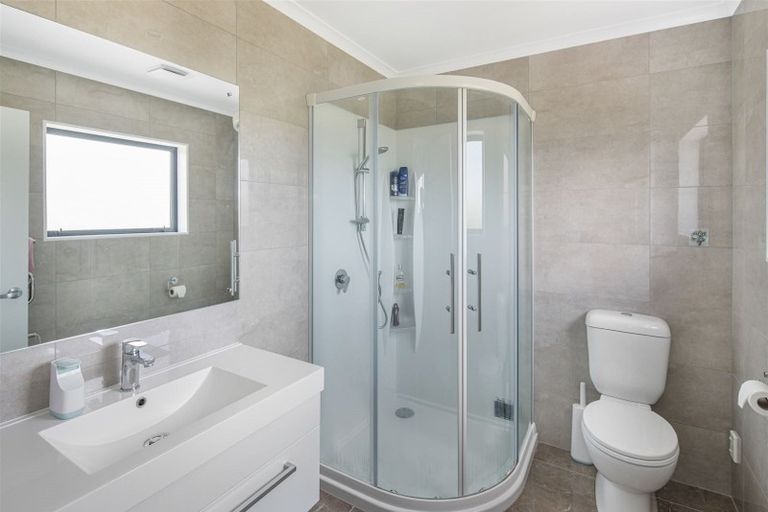 Photo of property in 9 Portmore Place, Grenada Village, Wellington, 6037